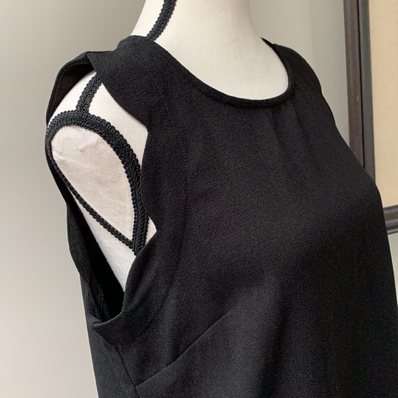 FAITH AND JOY crepe fabric scalloped arm - Picture 3 of 7